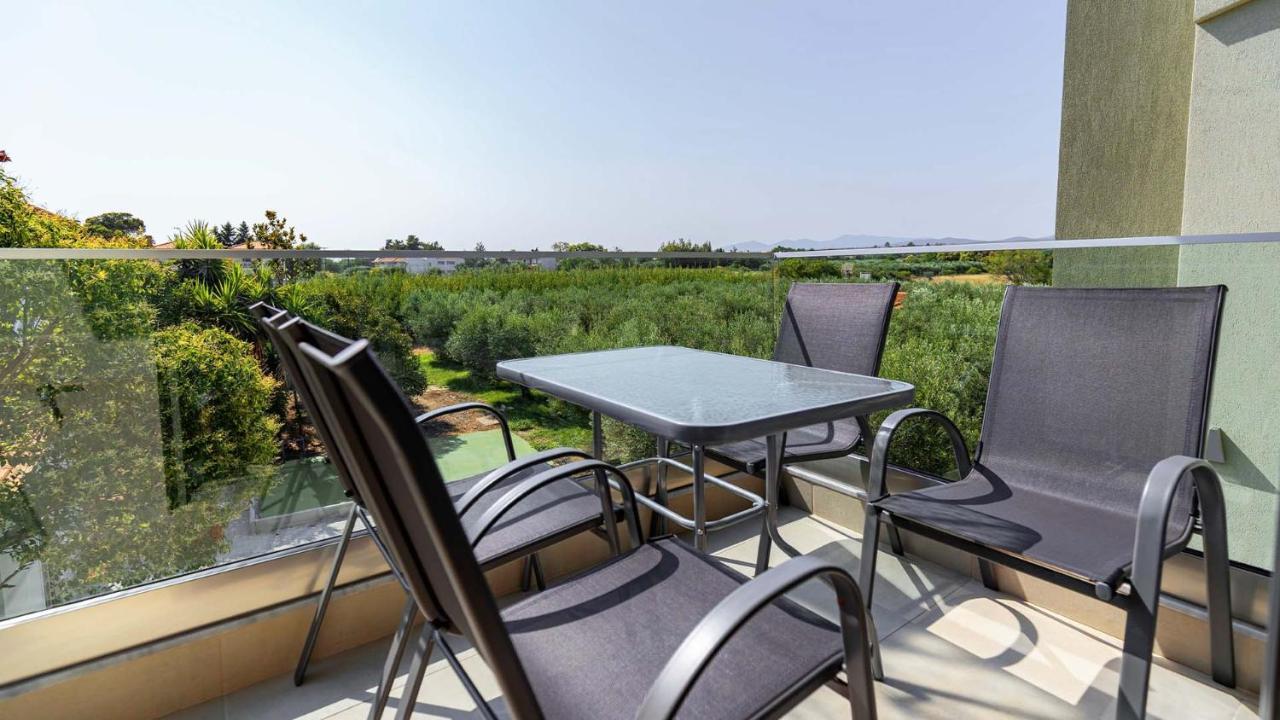 Estelle Family Luxury Apartments & Suites ゲラキニ エクステリア 写真
